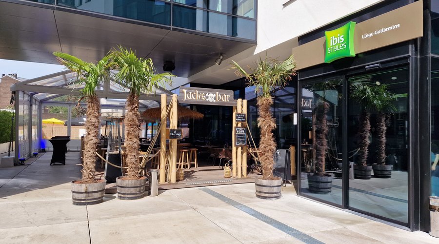 L'entrée de L'hôtel et de la terrasse du Jack's Bar
