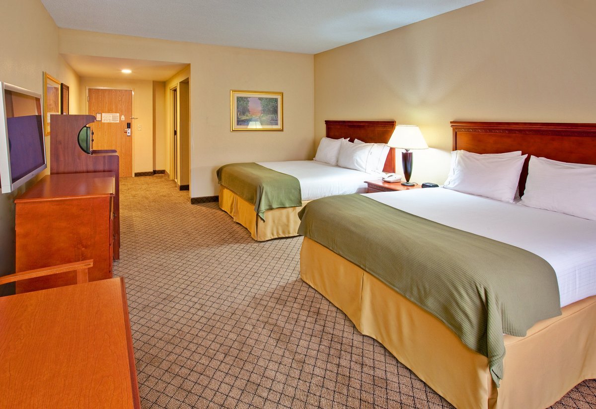 HOLIDAY INN EXPRESS & SUITES GREENWOOD, AN IHG HOTEL - Updated 2022 ...