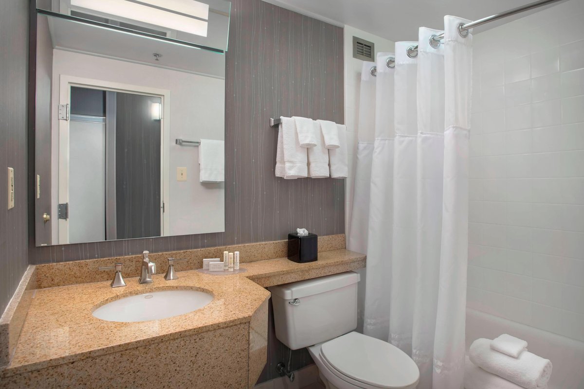 COURTYARD BY MARRIOTT WILMINGTON DOWNTOWN $144 ($̶1̶9̶7̶) - Updated ...