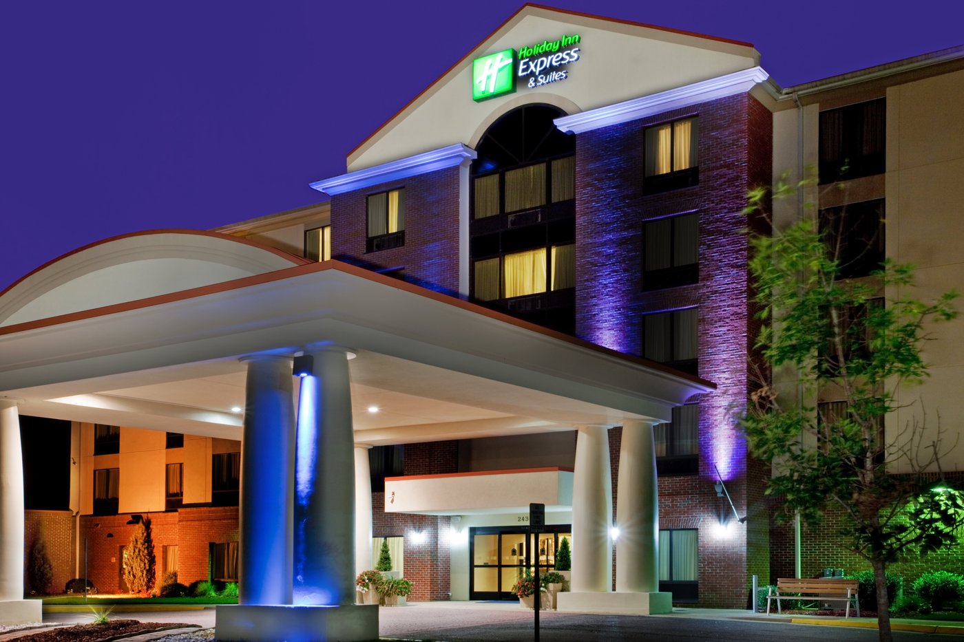 HOLIDAY INN EXPRESS & SUITES CHESAPEAKE, AN IHG HOTEL $89 ($̶1̶0̶9̶ ...