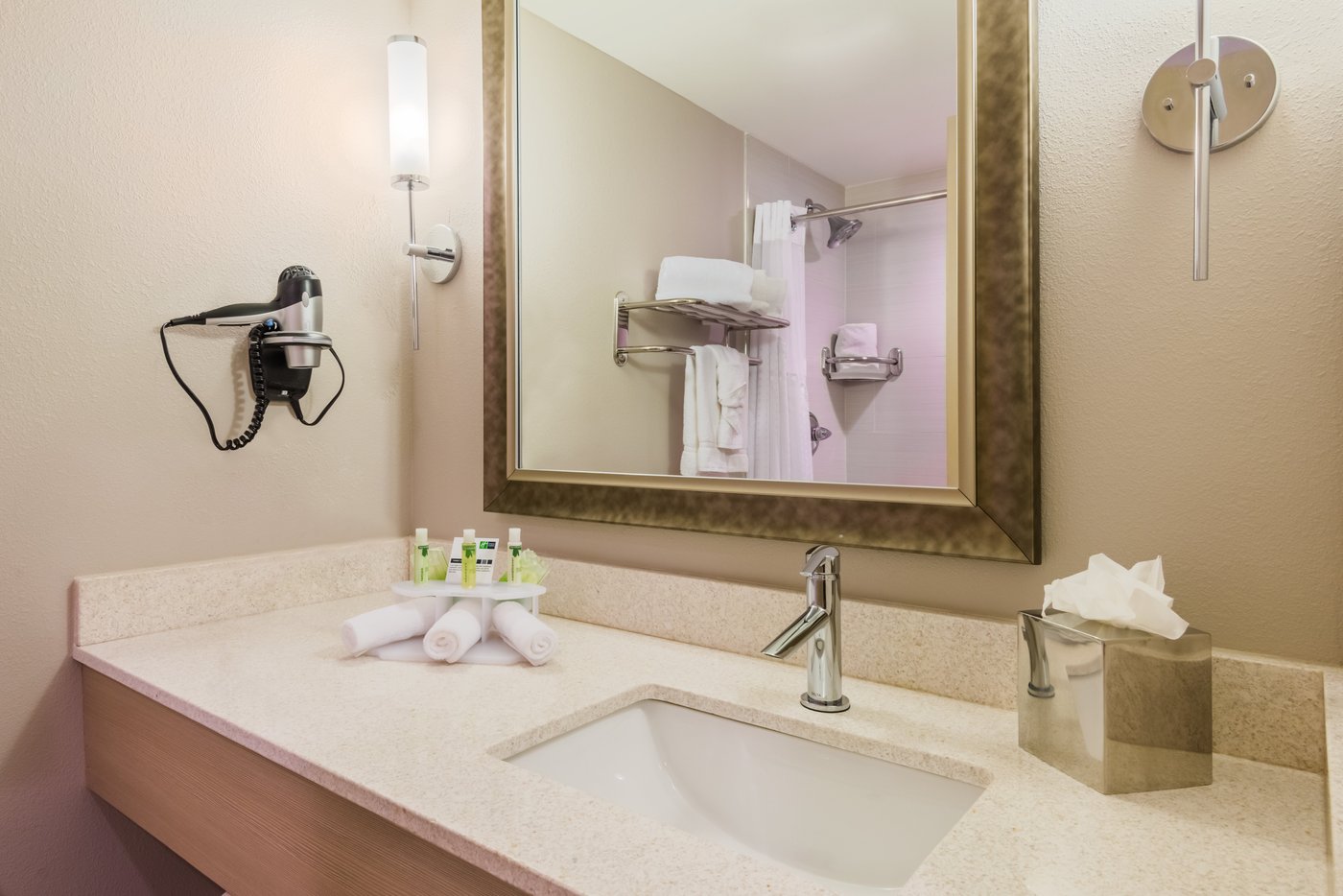 Holiday Inn Express Fairhope-point Clear, An Ihg Hotel $117 ($̶1̶3̶4̶ 