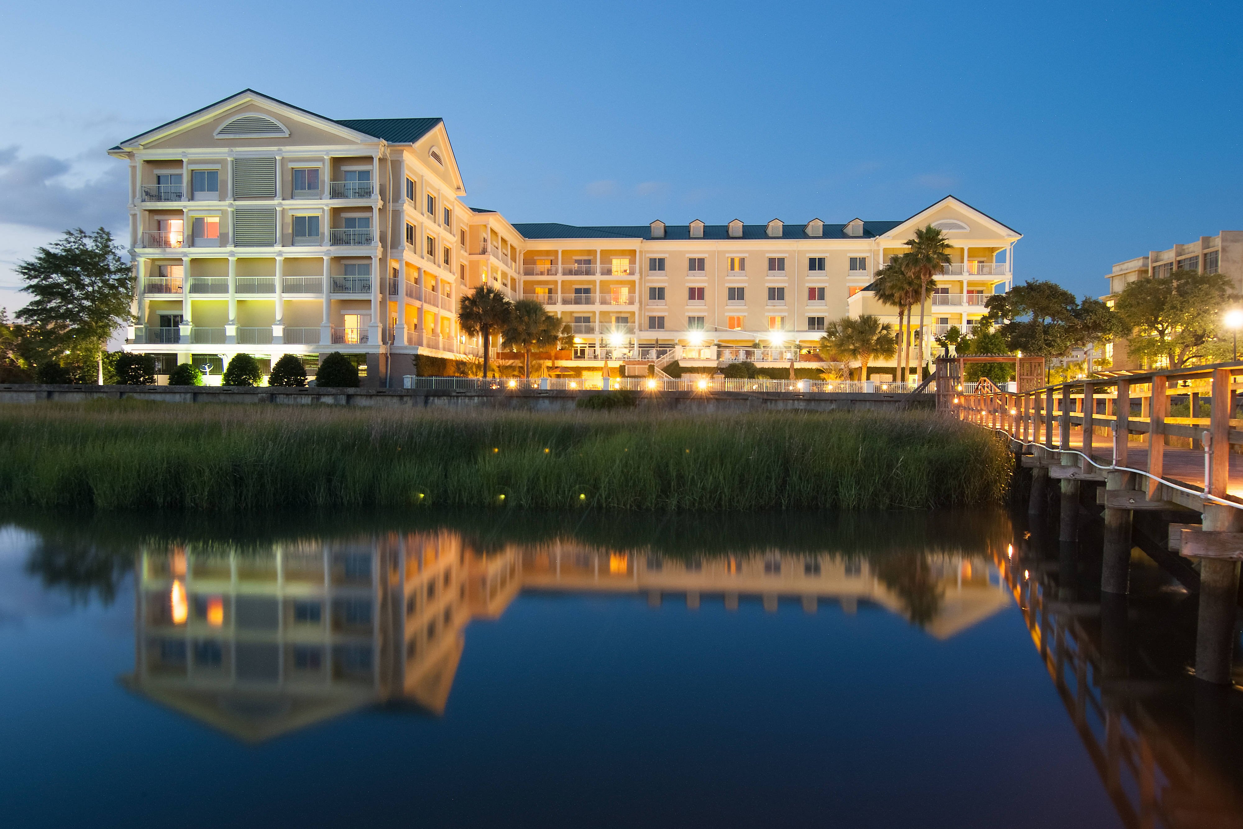 COURTYARD BY MARRIOTT CHARLESTON WATERFRONT 152 2 0 0 Updated   Exterior 