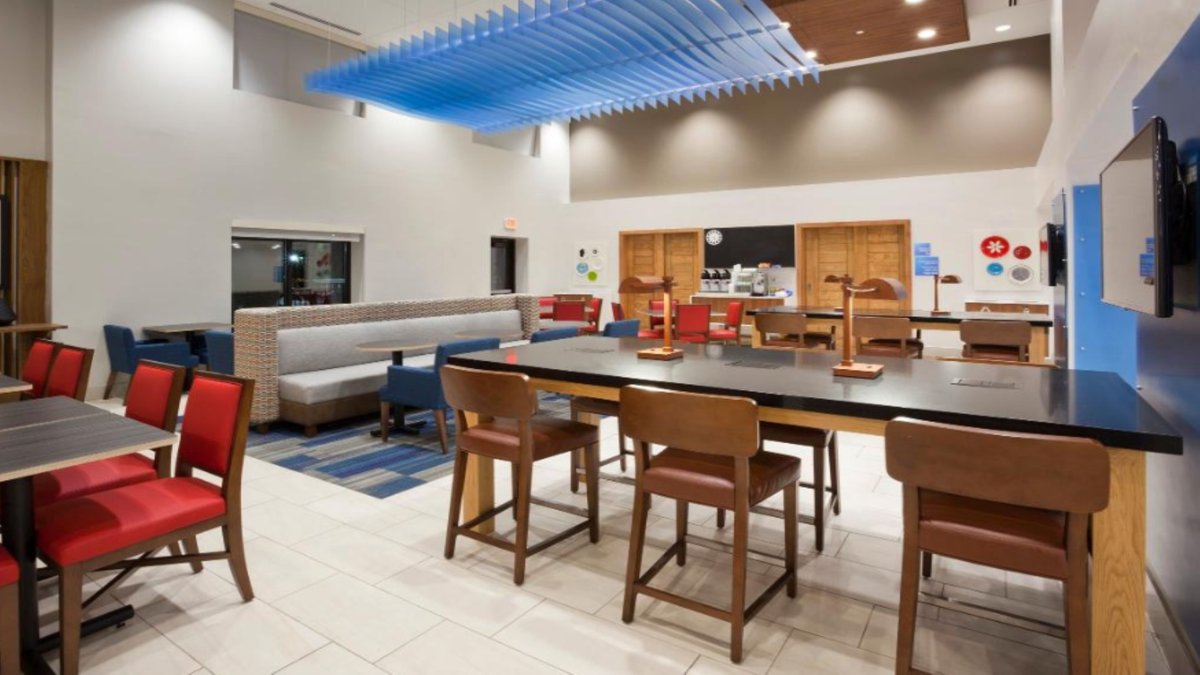 HOLIDAY INN EXPRESS & SUITES RIPLEY $153 ($̶1̶7̶0̶) - Updated 2022 ...