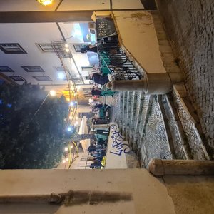 Fantástico lugar recomendado por nuestro guía en Lisboa: Nuno. Pescado a la brasa 100% fresco.