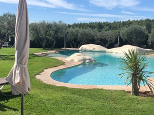 Pool & Beach