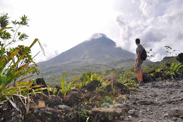 Arenal volcano hike top tour