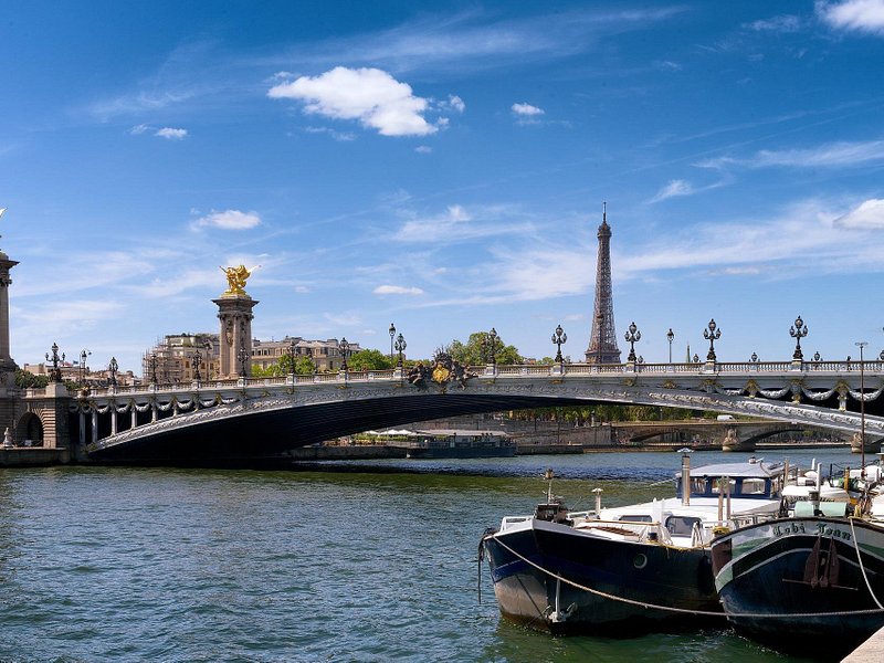 boat on the seine