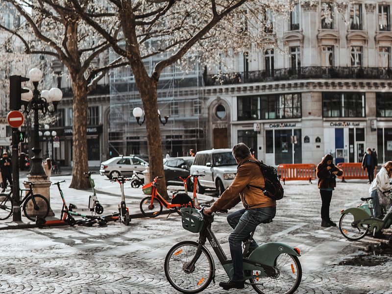 cycling in paris