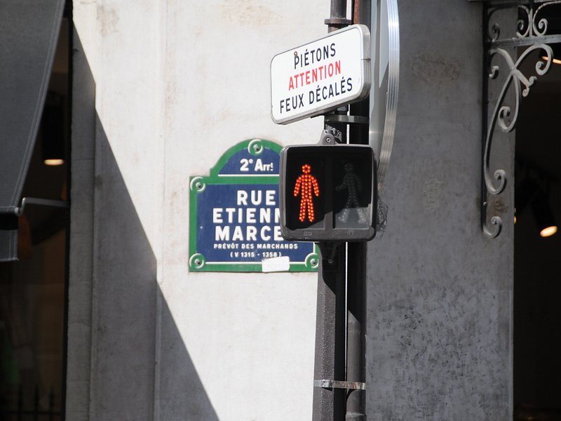 traffic light paris