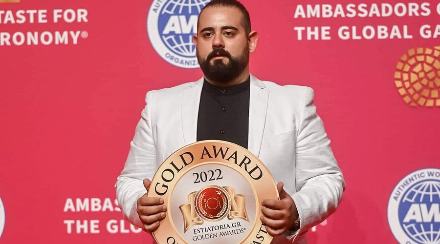 The owner of AKROTIRI "SEAFOOD OBSESSION, Mr. Zacharias Batzakas, at the awarding of the GOLDEN AWARDS - GOLD AWARD OF QUALITY & TASTE 2022!