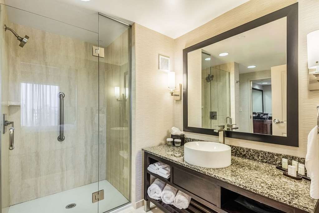 EMBASSY SUITES BY HILTON NEWARK AIRPORT $185 ($̶2̶4̶9̶) - Updated 2022 ...