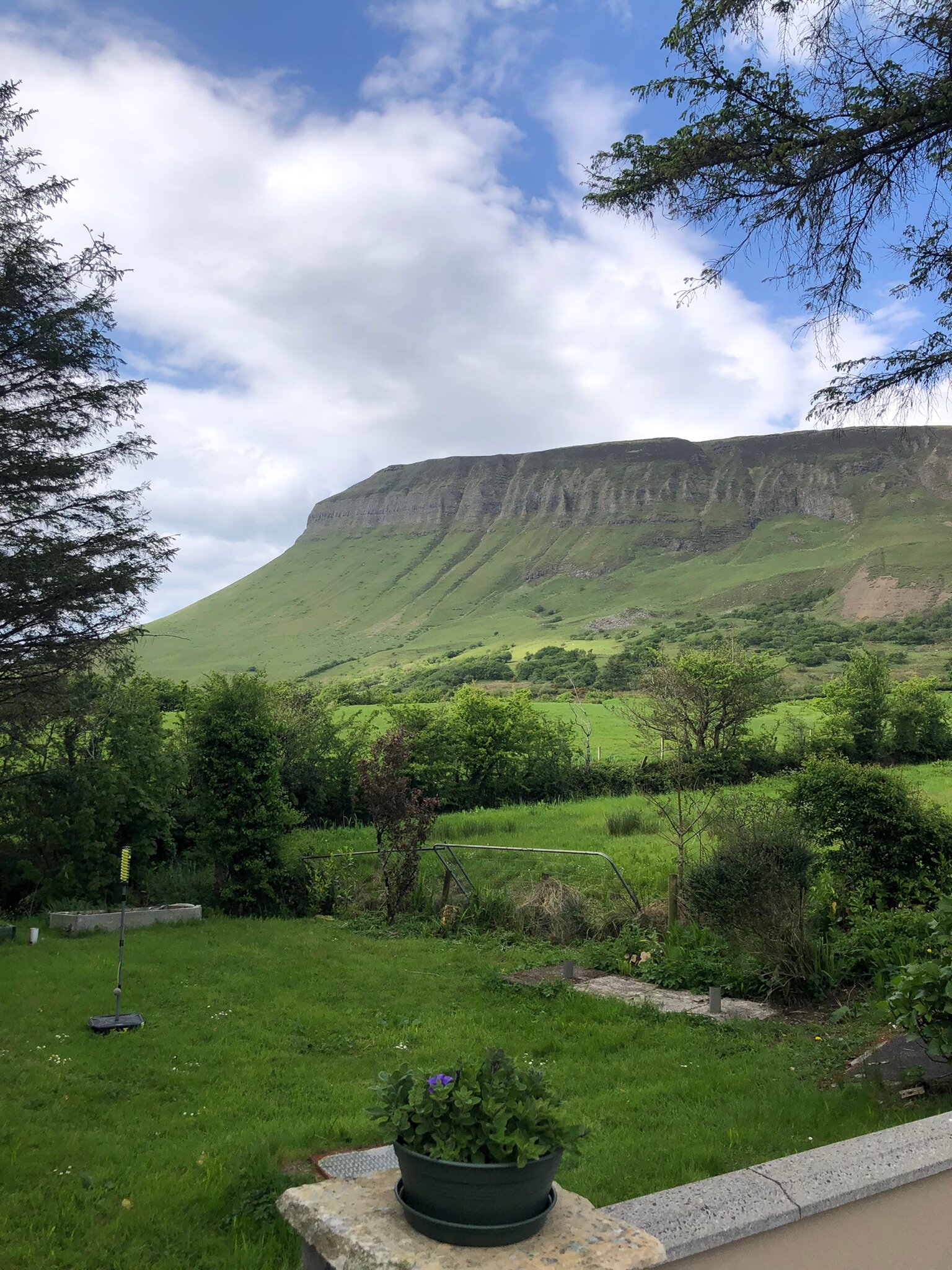 BENBULBEN FARMHOUSE B&B (Drumcliff, Irlanda): Opiniones Y Precios