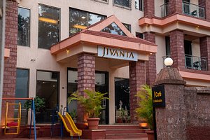 Jivanta Hotel Mahabaleshwar in Mahabaleshwar, image may contain: Hotel, Building, Plant, Resort