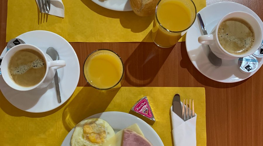ricca colazione al mattino