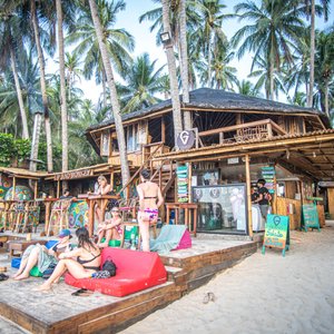 Mad Monkey Hostels - Nacpan 