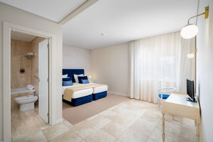 Room & Suite