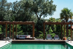 Pool & Beach