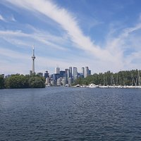 1 hour toronto harbour tour with live narration