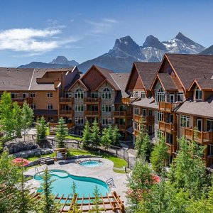 Stoneridge Mountain Resort, Canmore - Summer - Three Sister's, Pool and Hot Tub