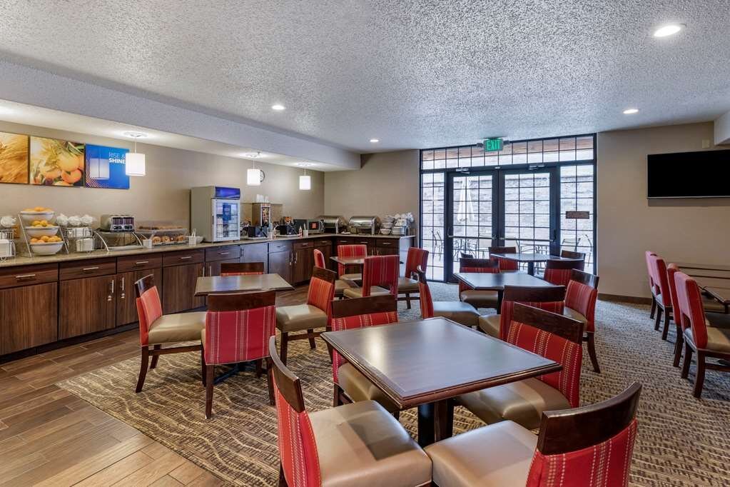 COMFORT SUITES GOLDEN WEST ON EVERGREEN PARKWAY $186 ($̶2̶1̶5̶ ...