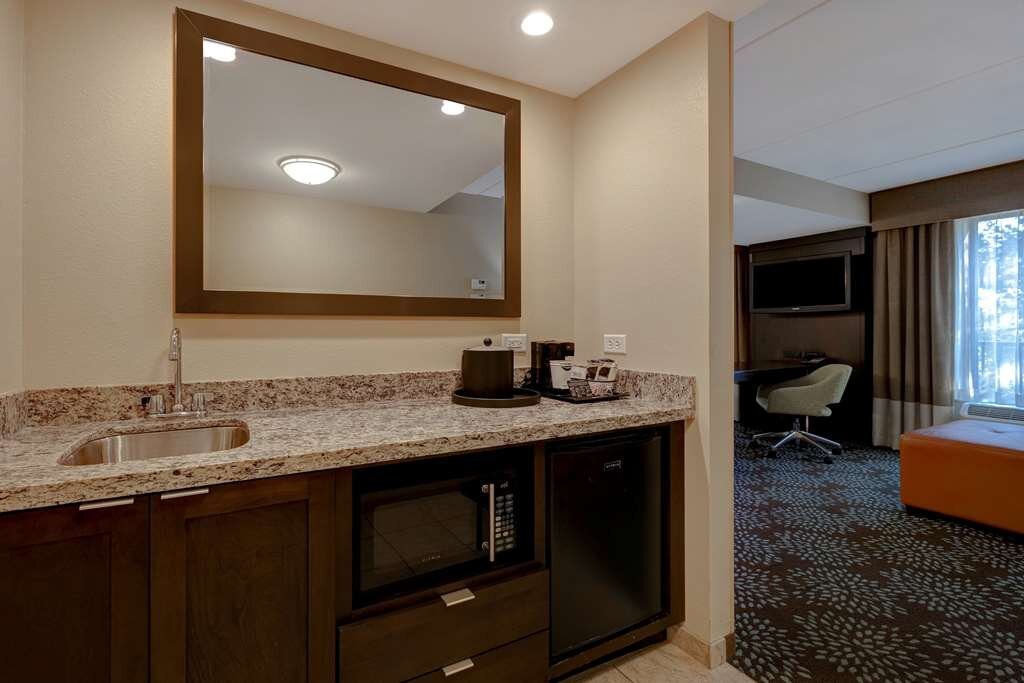 Hampton Inn & Suites Pensacola/Gulf Breeze - hotel rooms