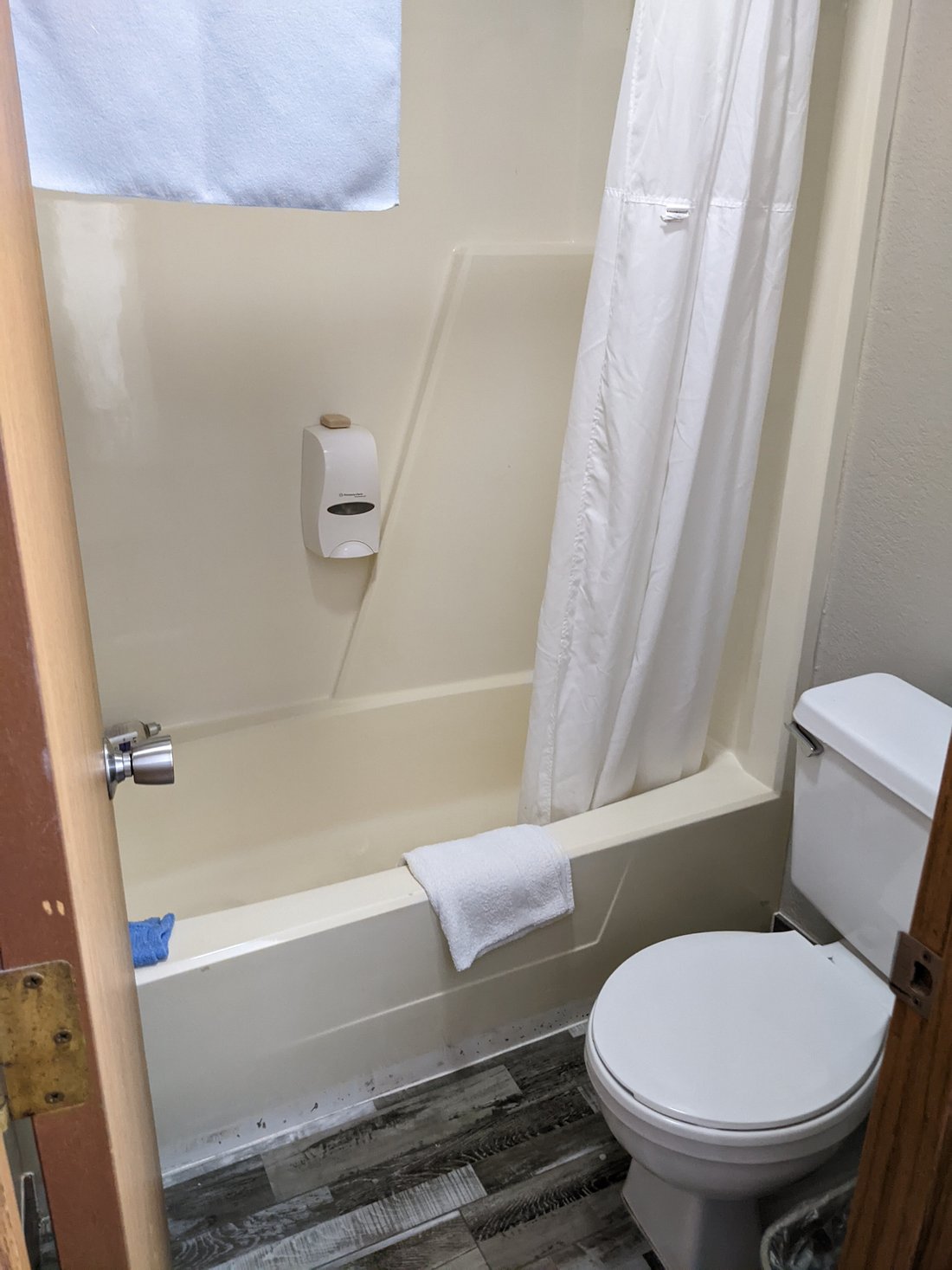 Twelve Oaks Inn Branson Motel Reviews Photos Rate Comparison