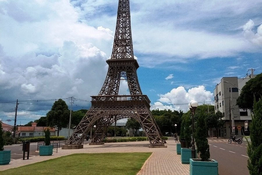 Réplica Da Torre Eiffel image