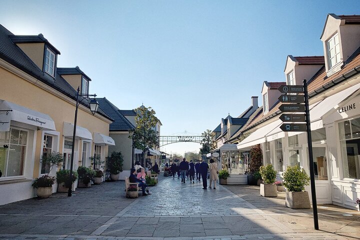 La vallée village hotsell ugg