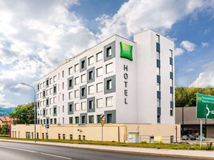 Ibis Styles Walbrzych in Walbrzych, image may contain: Hotel, City, Urban, Inn