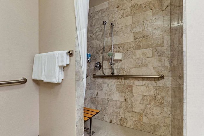bellagio-bathroom-roll-in-shower-1 - Wheelchair Travel