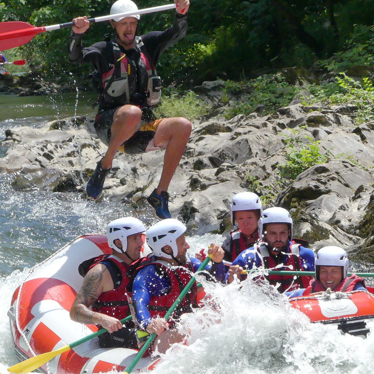 https://dynamic-media-cdn.tripadvisor.com/media/photo-o/24/ed/de/5e/rafting-pays-basque.jpg?w=1200&h=1200&s=1