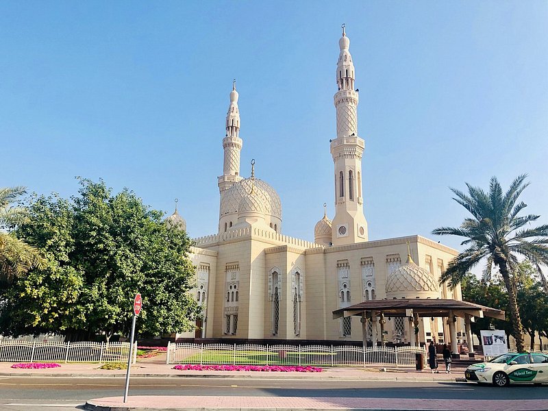 Jumeirah Mosque in Dubai during the day