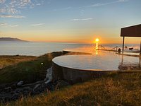 GeoSea mer géothermique des bains, un magnifique nouveau spa extérieur à  Húsavík, Islande du nord, a ouvert ses portes en août 2018. Il surplombe la  baie d'Skjálfandaflói Photo Stock - Alamy