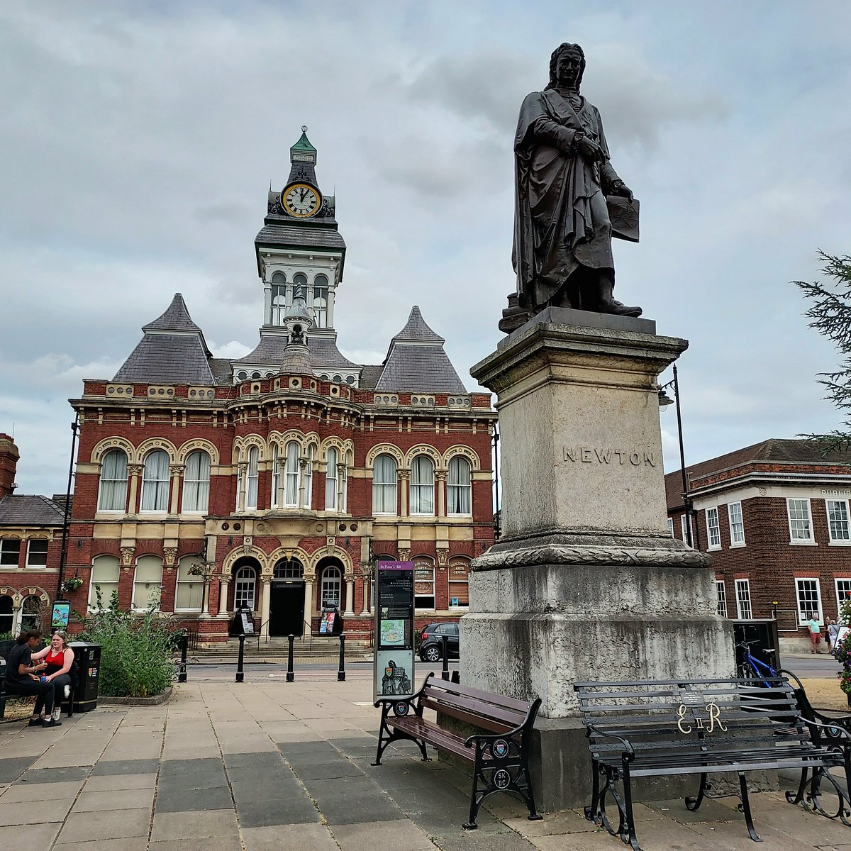 Statue Of Sir Isaac Newton Grantham All You Need To Know Before You Go 5455