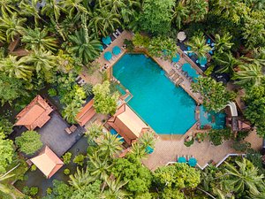 Avani Pattaya Resort in Pattaya, image may contain: Pool, Swimming Pool, Outdoors, Building