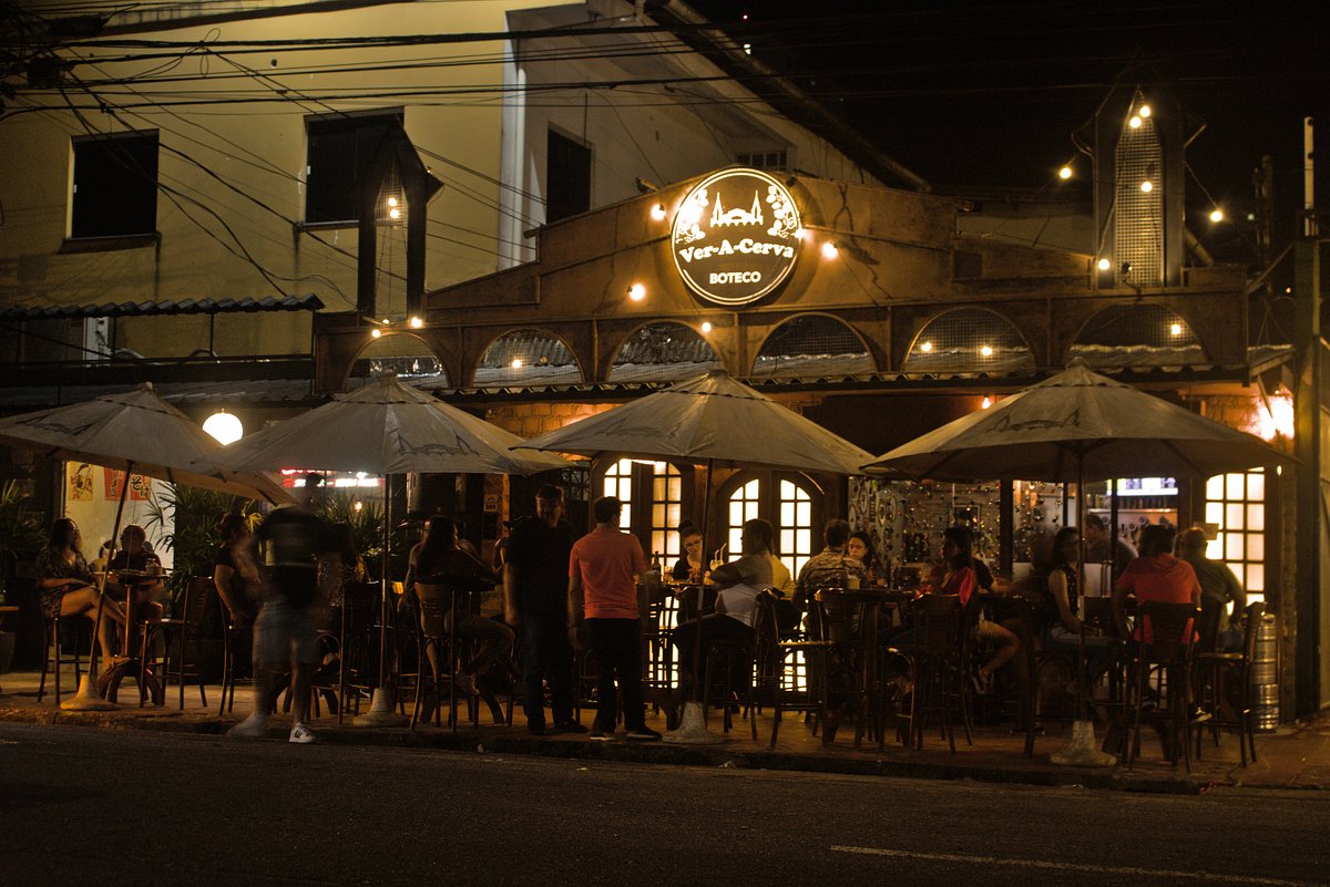 localizado de frente com praça – Foto de Bell Restaurante E Lanchonete,  Tremembé - Tripadvisor