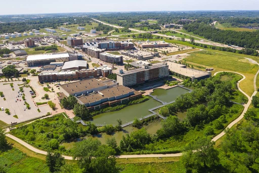 HYATT REGENCY CORALVILLE HOTEL & CONFERENCE CENTER - Updated 2023 ...