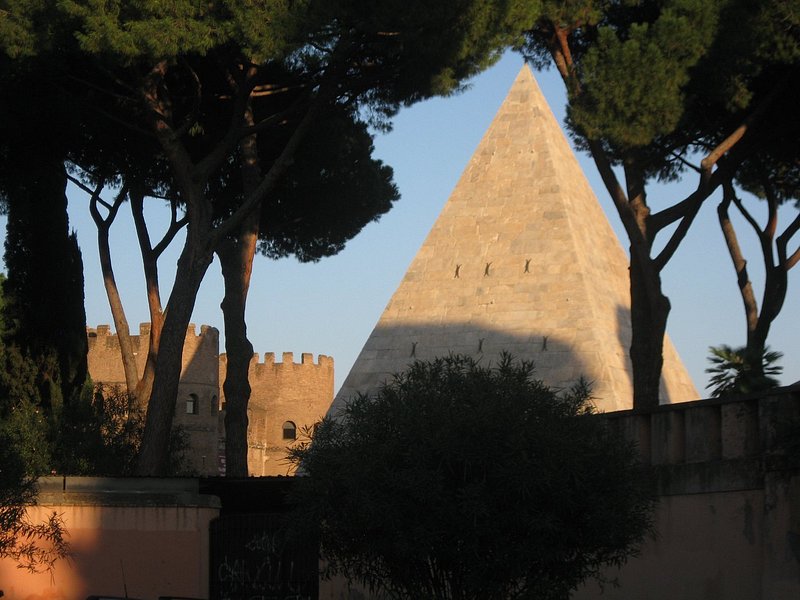  Pyramid of Cestius