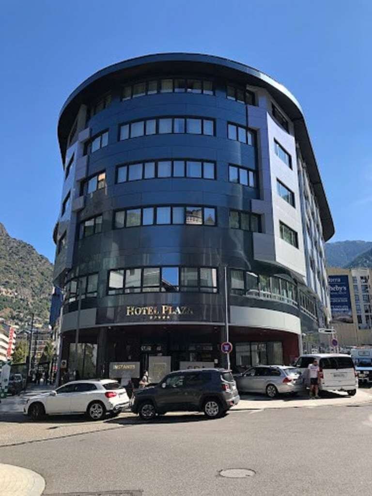 suites plaza hotel andorra parking