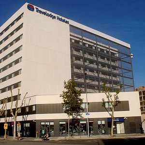Travelodge Barcelona Poblenou in Barcelona, image may contain: Office Building, City, Shopping Mall, Urban