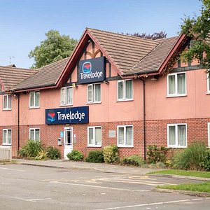 Travelodge Derby Chaddesden in Derby, image may contain: Housing, Hotel, House, Row House