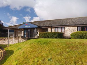 Travelodge Halkyn in Halkyn, image may contain: Hotel, Resort, Grass, Villa