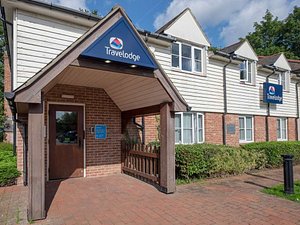 Travelodge Havant Rowlands Castle Hotel in Portsmouth, image may contain: Housing, Building, Architecture