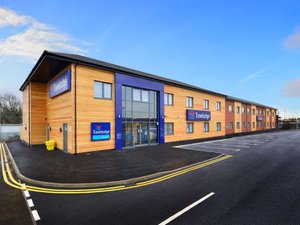 Travelodge Kings Lynn hotel in King's Lynn, image may contain: Hotel, City, Tarmac, Street