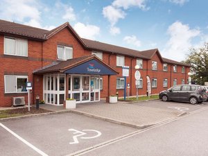 Travelodge Newbury Chieveley M4 in Chieveley, image may contain: Hotel, Neighborhood, Plant, Car