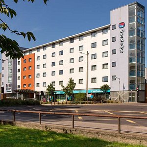 Travelodge Norwich Central in Norwich, image may contain: Building Complex, Building, City, Urban