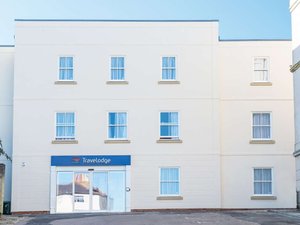 Travelodge Ryde Isle of Wight Hotel in Isle of Wight, image may contain: City, Office Building, Building, Urban