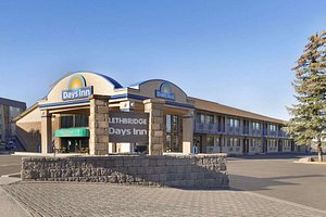 Days Inn by Wyndham Lethbridge in Lethbridge, image may contain: Hotel, Building, Architecture, City
