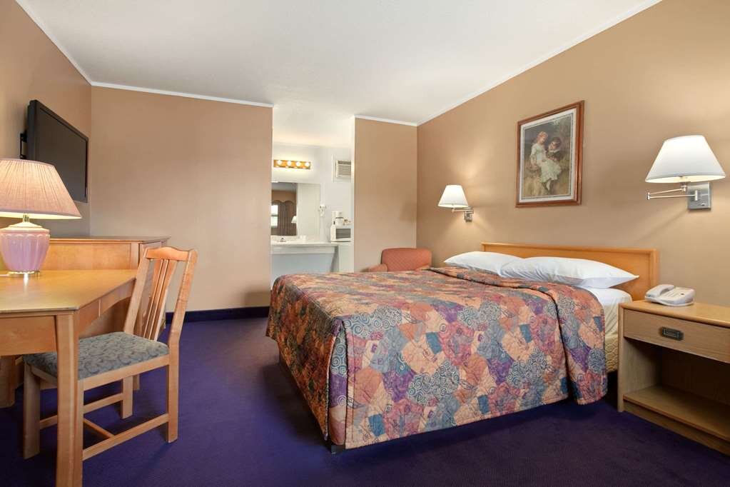 Travelodge Moose Jaw UPDATED 2024 Prices Reviews Photos   Guest Room 