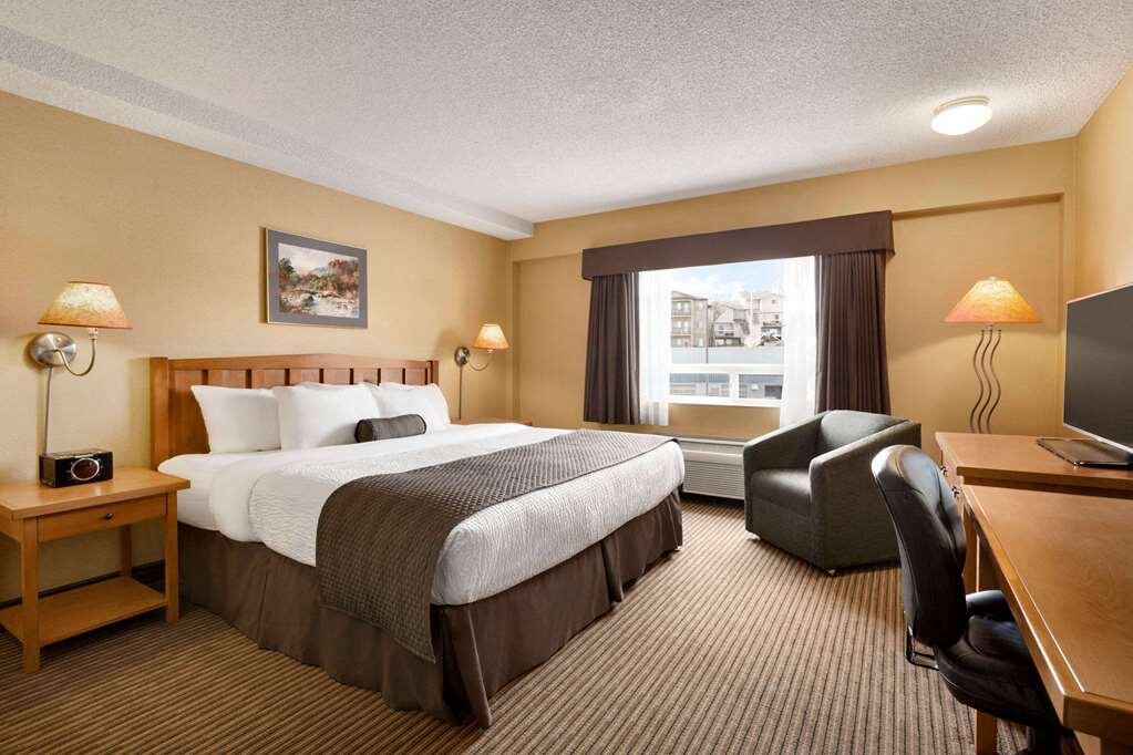 DAYS INN BY WYNDHAM CALGARY SOUTH 76 1 1 3 Updated 2023 Prices   Guest Room 